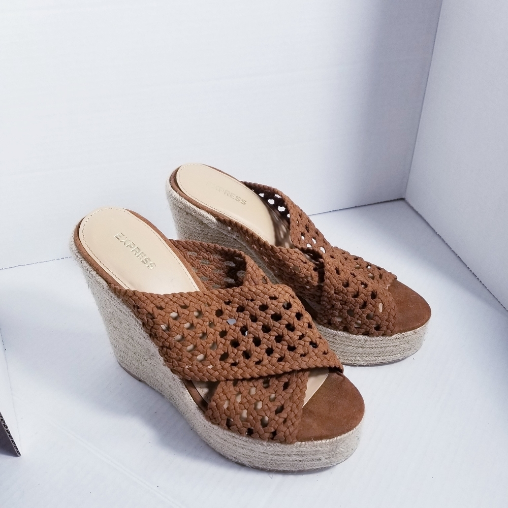 EXPRESS BROWN WEDGES SIZE WOMENS 10